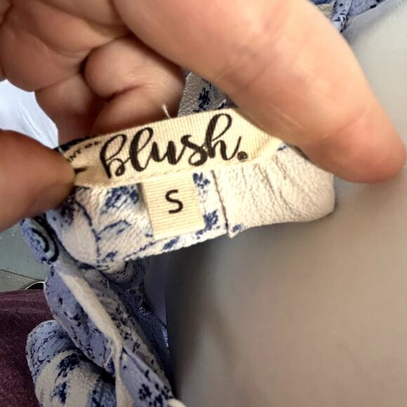 Hint of BLUSH top Small blue floral off shoulder NWT elastic waist - Picture 8 of 9